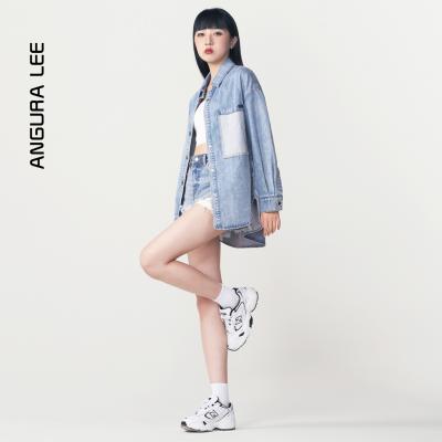 新款寬松女裝牛仔外套寬松慵懶風(fēng)外套現(xiàn)貨落肩無(wú)彈淺藍(lán)色牛仔衫